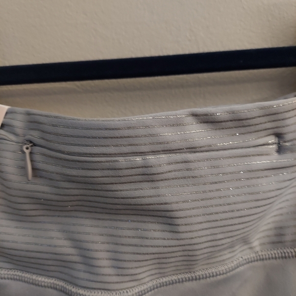 VICTORIA SECRET SPORT Essential Shine Pocket Leggings in Gray and Silver - Picture 10 of 14
